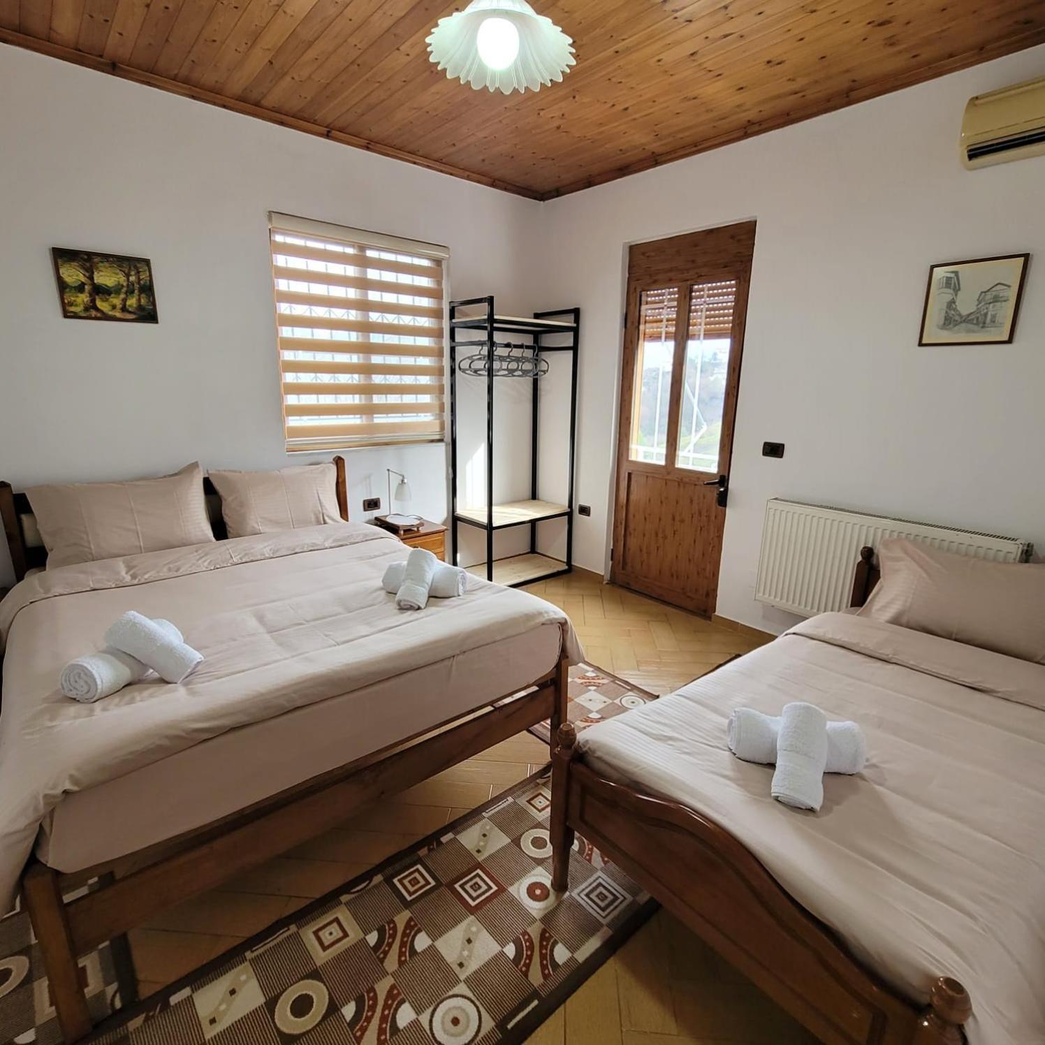 Jona Guest House Gjirokastër Eksteriør billede