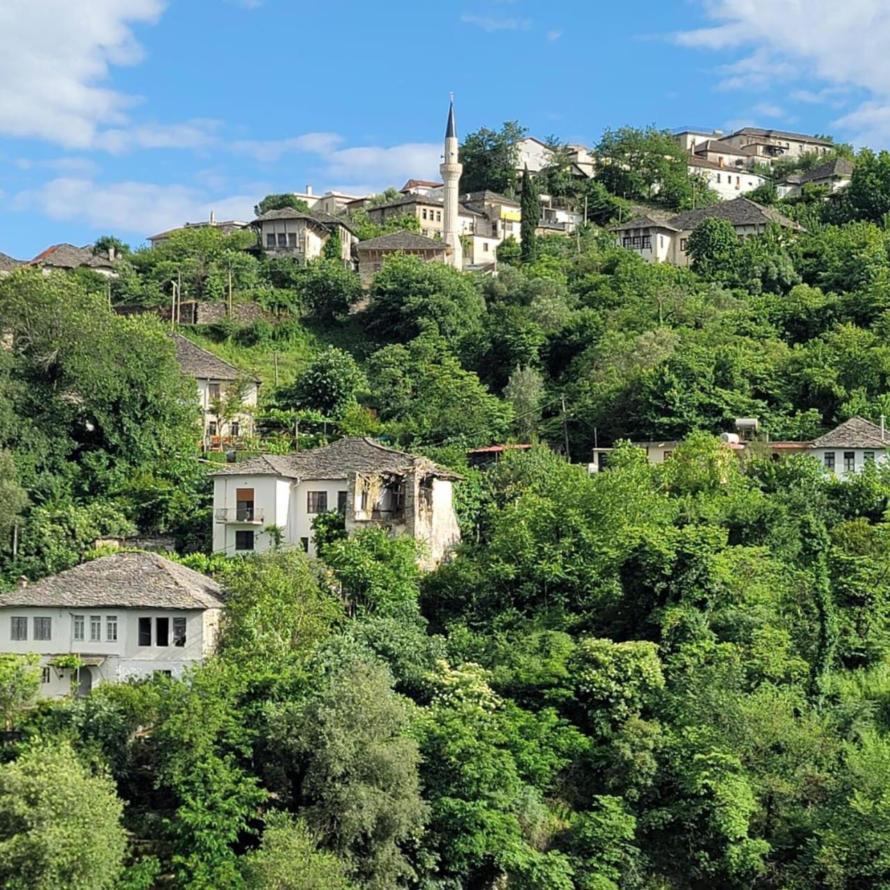 Jona Guest House Gjirokastër Eksteriør billede