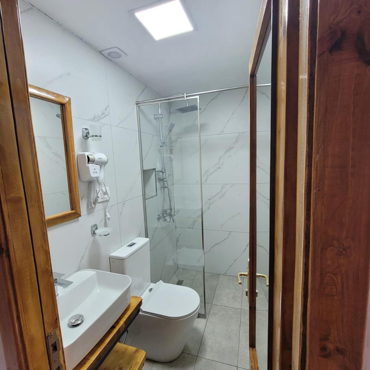 Jona Guest House Gjirokastër Eksteriør billede