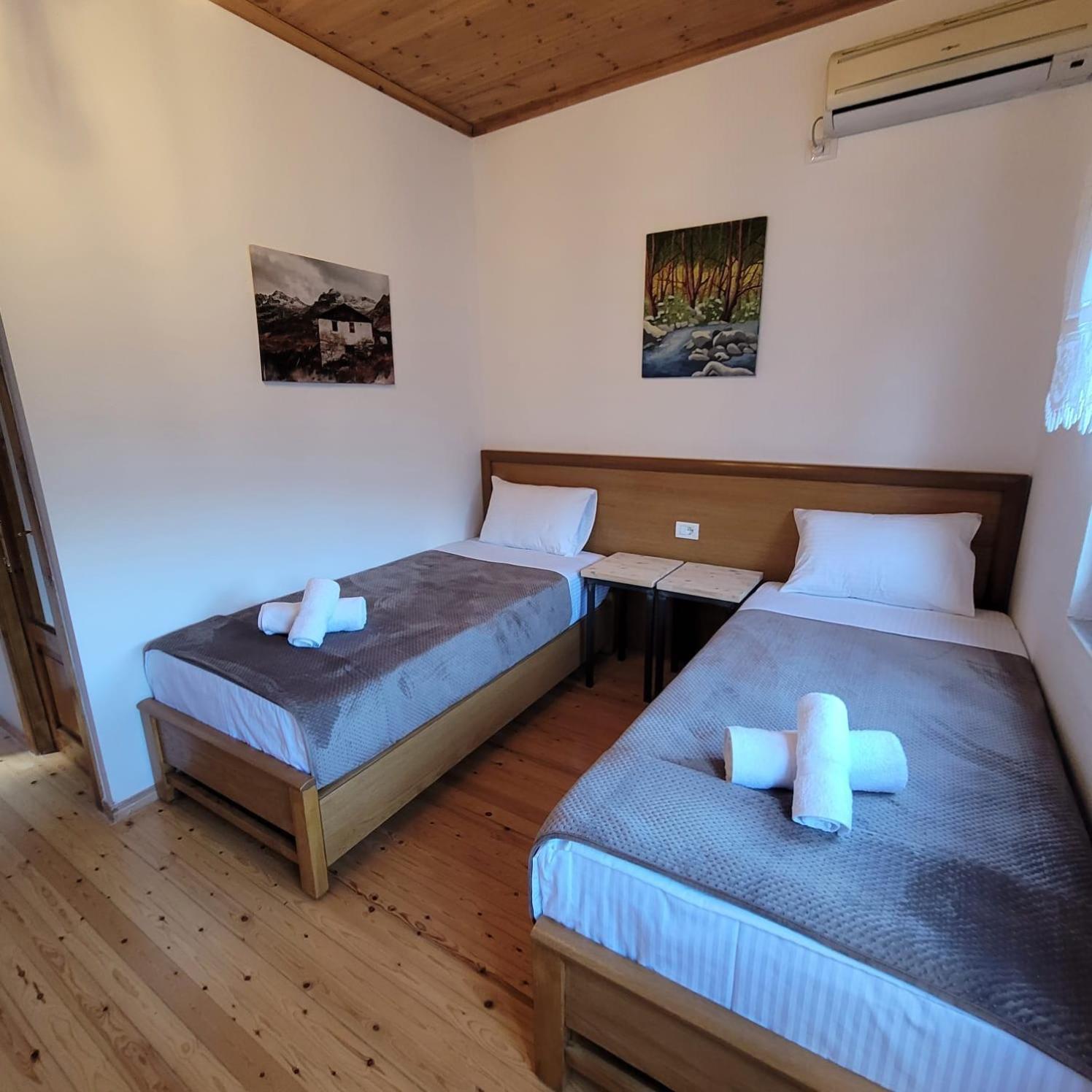 Jona Guest House Gjirokastër Eksteriør billede