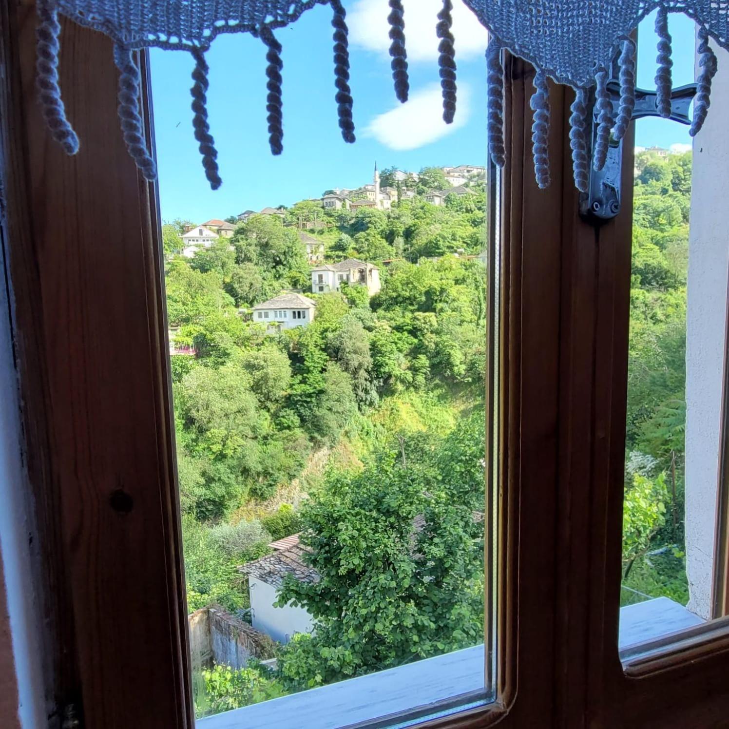 Jona Guest House Gjirokastër Eksteriør billede