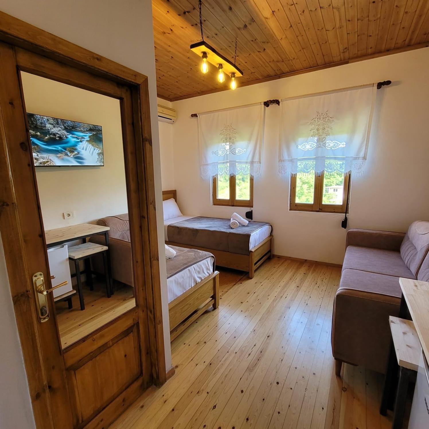 Jona Guest House Gjirokastër Eksteriør billede